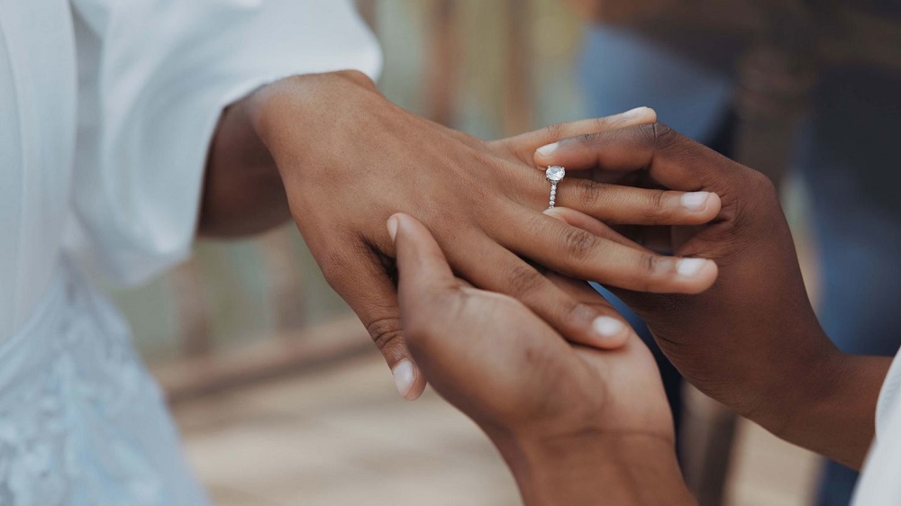 Do failed marriages cast a shadow over youth commitment?